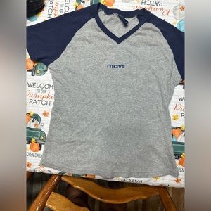 Women’s size M Dallas Maverick’s T